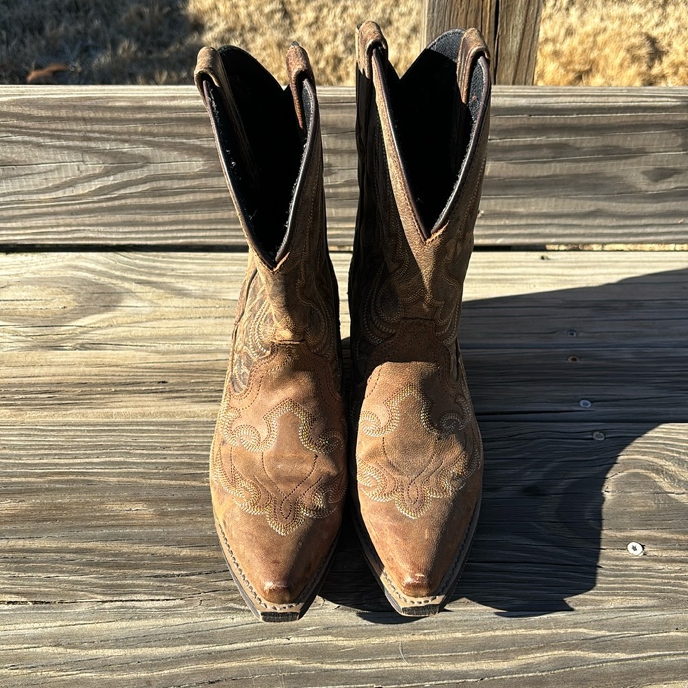 Laredo cowgirl boots